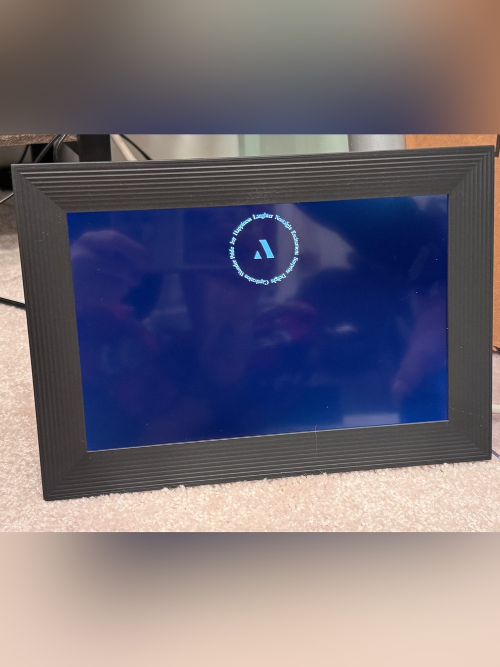 NEW Aura AF900 Digital Picture Frame